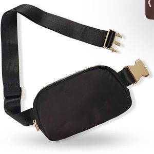 Black w gold hardware crossbody fannypack bag belt
